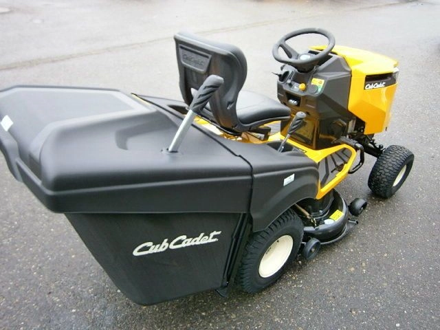 Cub Cadet XT2 QR106 Hátsó Kiszórású Fűnyíró Traktor RevTek Technológia (13DFA1CR603)